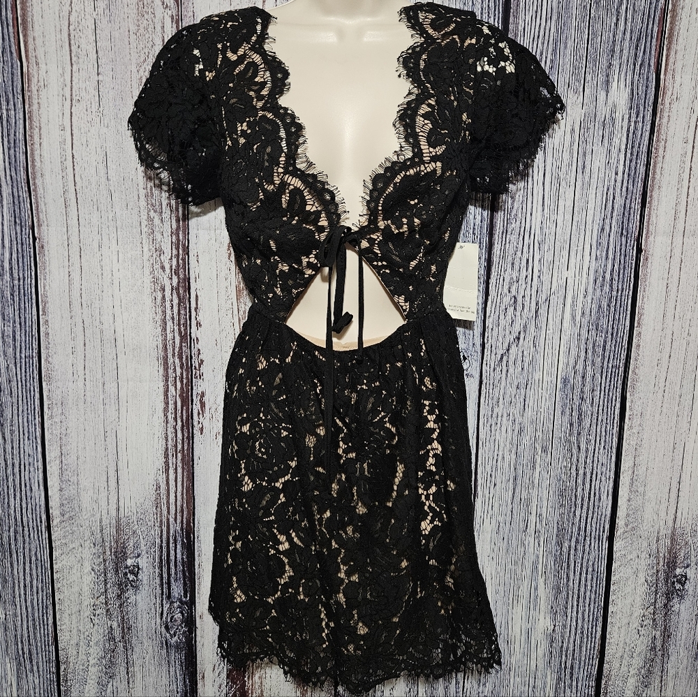 Tobi peek a boo lace dress (FINAL PRICE)